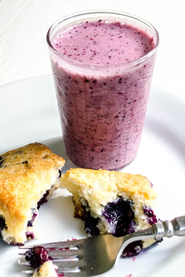 komedal road blueberry scones and fruit smoothie
